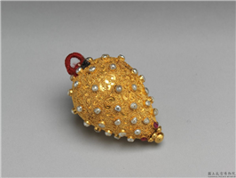 清 包金嵌珠宝锥式钮子 (原名：包金镶米珠回钮）,清,金属,服饰佩饰