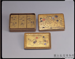日本 樱莳绘方形小套盒,清 十八世纪,漆,盛装器