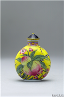 清 乾隆 玻璃胎画珐琅黄地桃实鼻烟壶,清 高宗 乾隆,玻璃,盛装器