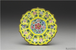 清 康熙款 铜胎画珐琅莲花式碟,清 康熙,,盛装器