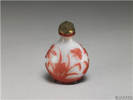 清 乾隆款 套料花蝶鼻烟壶,清 高宗 乾隆,玻璃,盛装器