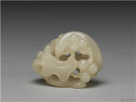 清 玉松鼠葡萄,清 西元1644-1911年,玉石珠宝,服饰佩饰