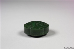 清 碧玉雕螭纹海棠式小盒,清,玉石,香具/盛装器