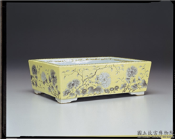 清 同治 「体和殿」款 粉彩菊花图长方花盆,清 同治,陶瓷,花器