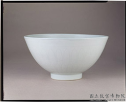 明 宣德窑 甜白莲瓣纹大莲子碗,明 宣德,陶瓷,食器
