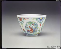明 成化窑 斗彩团花夔龙杯,明 成化,,饮器