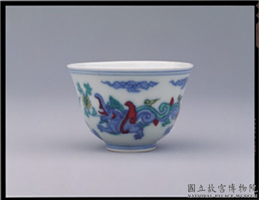 明 成化窑 斗彩夔龙杯,明 成化,,饮器