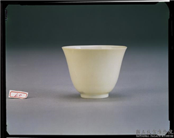 明 成化窑 暗龙戏珠白瓷杯,明 成化,陶瓷,饮器