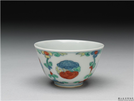 明 成化窑 斗彩花卉团云芝杯,明 成化,,饮器