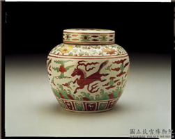 明 嘉靖 五彩天马盖罐,明 嘉靖,陶瓷,盛装器