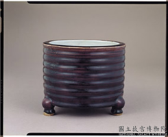 明 宣德窑 紫红釉弦纹三足炉,明 宣德,陶瓷,盛装器