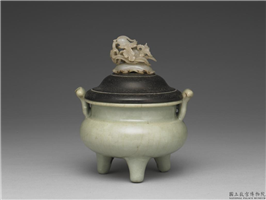明 龙泉窑 粉青鼎式炉,明,,香具
