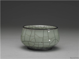 明 仿哥窑 粉青圆炉(底有刻屯丞二字）,明,,香具