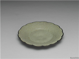 元 青瓷花口盘（「宝用」铭）,元,,盛装器