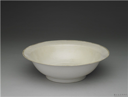 元 莹白釉划花菊花折沿碗,元,,盛装器