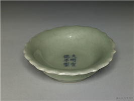 明 宣德 景德镇窑 青瓷划花花口碟,明 宣宗,,盛装器