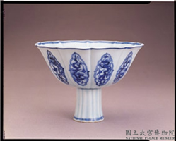 明 宣德窑 青花菱边云龙纹葵式高足碗,明 宣德,陶瓷,食器