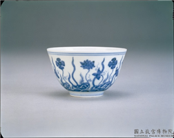 明 成化 青花莲塘水藻纹杯,明 成化,陶瓷,饮器