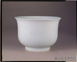 明 宣德窑 白釉穿花凤凰纹仰锺式碗,明 宣德,陶瓷,食器