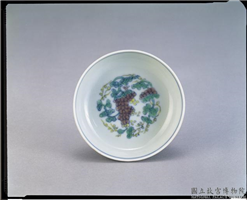 明 成化 斗彩花果葡萄碟,明 成化,,盛装器
