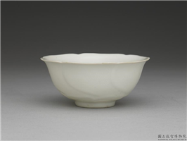 明 永乐 甜白暗花菱花式茶锺,明 成祖,,盛装器