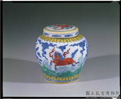 明 成化 斗彩天马盖罐,明 成化,陶瓷,盛装器