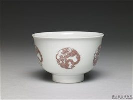 清 康熙 白地描红团龙纹盅,清 圣祖,,饮器