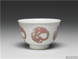 清 康熙 白地描红团龙纹盅,清 圣祖,,饮器