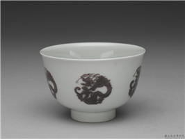 清 康熙 白地描红团龙纹盅,清 圣祖,,饮器