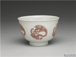 清 康熙 白地描红团龙纹盅,清 圣祖,,饮器