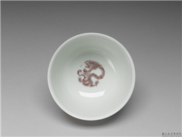 清 康熙 白地描红团龙纹盅,清 圣祖,,饮器