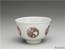 清 康熙 白地描红团龙纹盅,清 圣祖,,饮器