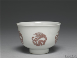清 康熙 白地描红团龙纹盅,清 圣祖,,饮器