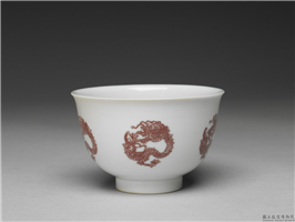 清 康熙 白地描红团龙纹盅,清 圣祖,,饮器