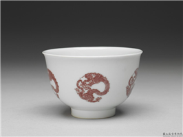 清 康熙 白地描红团龙纹盅,清 圣祖,,饮器