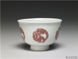 清 康熙 白地描红团龙纹盅,清 圣祖,,饮器