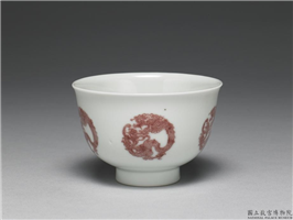 清 康熙 白地描红团龙纹盅,清 圣祖,,饮器