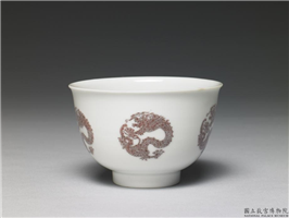 清 康熙 白地描红团龙纹盅,清 圣祖,,饮器