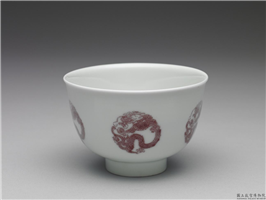 清 康熙 白地描红团龙纹盅,清 圣祖,,饮器