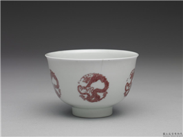 清 康熙 白地描红团龙纹盅,清 圣祖,,饮器