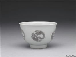 清 康熙 白地描红团龙纹盅,清 圣祖,,饮器
