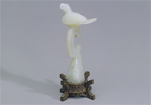 玉鸠杖首