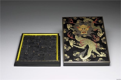 金漆祥龙捧珠纹方盒