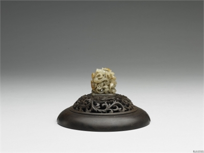 元-明 莲塘龙纹玉顶