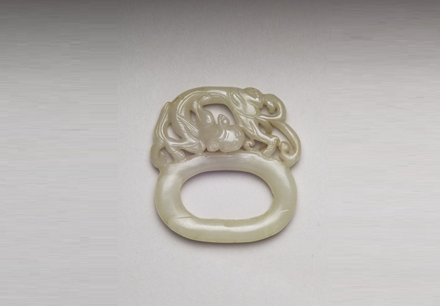 清 白玉虎纹饰件