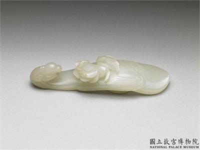 清 白玉带钩
