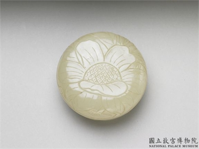 清 青玉雕花小圆盒