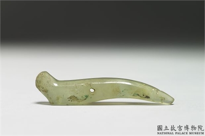 北阴阳营文化  玉髓耳饰玦