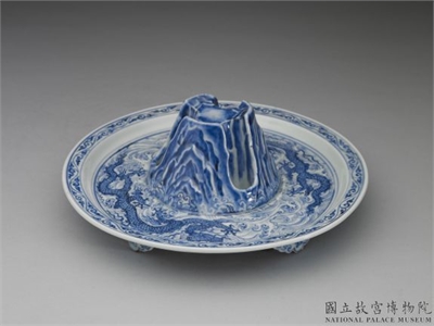 青花龙纹爵