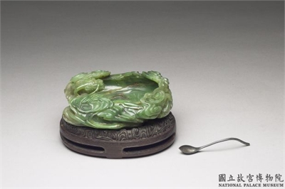 清 碧玉蟠龙洗